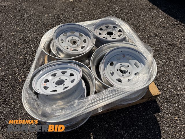 Lot 30-3681 - Lot of Rims (4) aluminum truck rims and (4) Steel rims. All appear to be new.