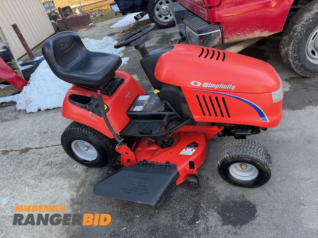 Lot 30-11034 - Simplicity Regent 18 Riding Lawn Mower Very clean mower, stored indoors, new battery, runs and mows ...