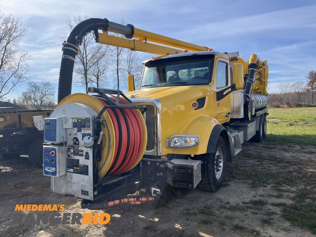 Lot 30-1945 - 2016 Peterbilt 567 6x4 Jetter / Vactor