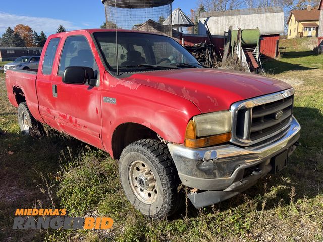 Lot 30-2045 - 2001 Ford F-250 Extended Cab Pickup Truck 4x4