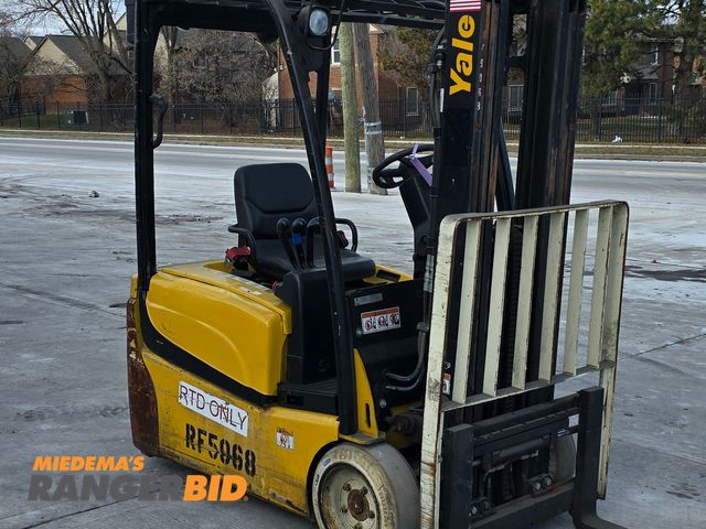 Lot 30-162 - 2015 Yale 4,000lbs Capacity 3 Wheel Electric Forklift - See Video for Operation
