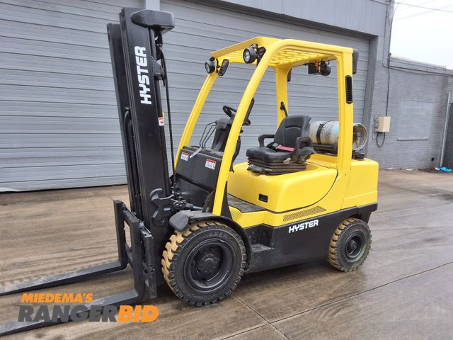 Lot 30-207 - 2014 Hyster  6,000lbs Capacity Pneumatic Forklift  - See Video for Operation