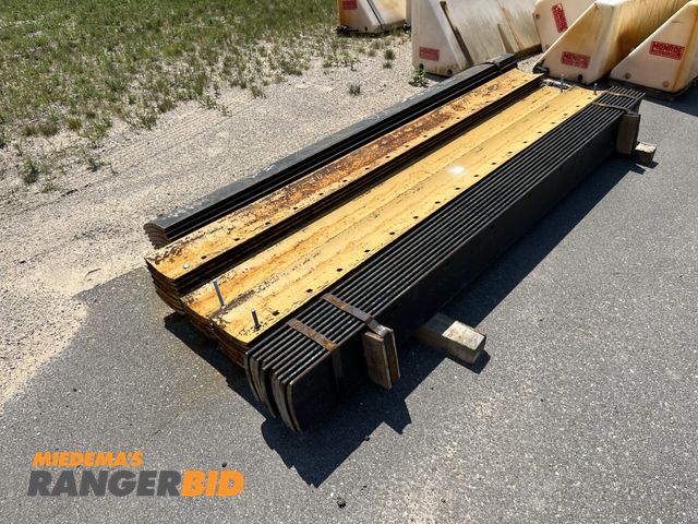 Lot 30-1526 - Heat treated 9' cutting edges Municipality owned, Seller will load.