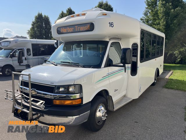 Lot 30-1110 - 2014 Chevrolet Express with a 6.0L V8 LP engine. 4500 Small Bus RWD