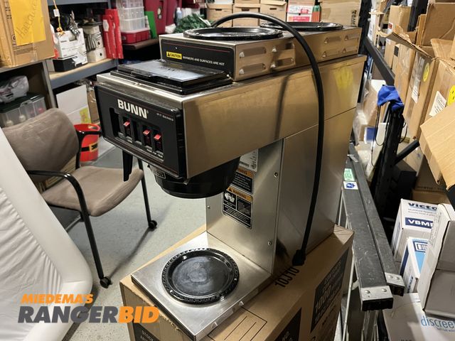 Lot 30-1116 - Electric Bunn VP17-3 Coffee Maker with 2 warmers