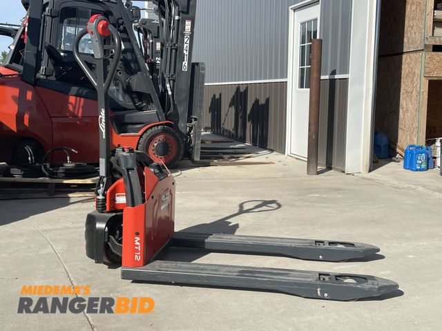 Lot 30-10686 - Linde MT12 Pallet Jack / Forklift
