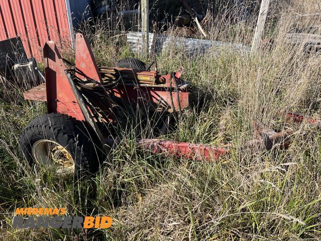 Lot 30-2039 - Hydraulic powered log splitter, towable.