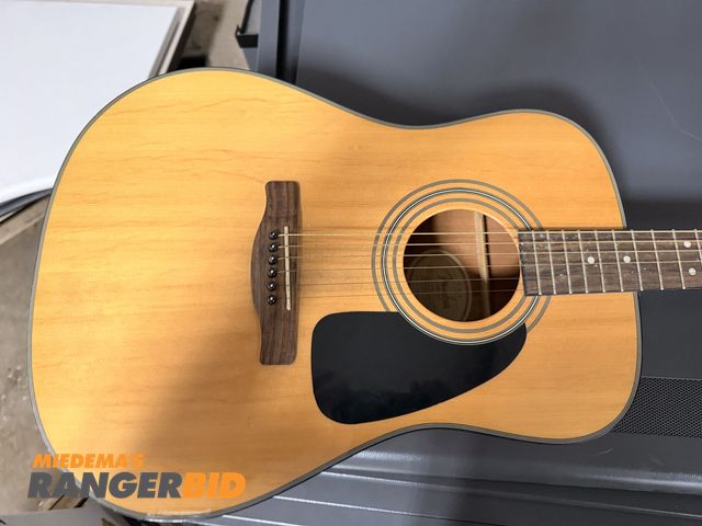 Lot 30-3344 - Fender DG8S NAT Acoustic Guitar