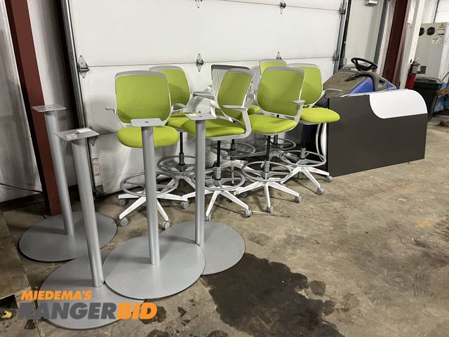 Lot 30-4988 - Steelcase High top chairs (7), and tables with stands Green