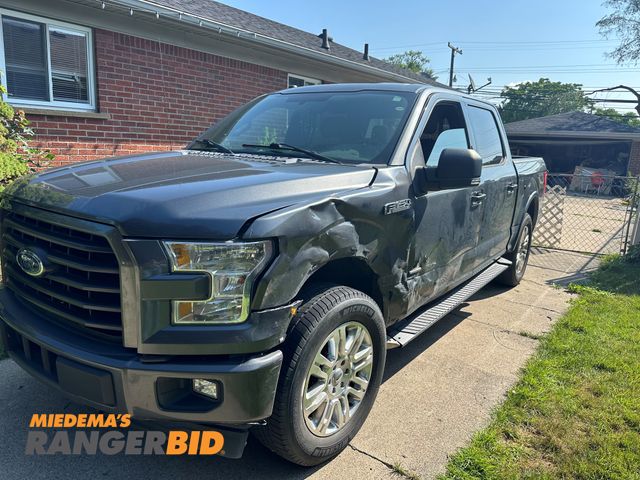 Lot 30-5698 - 2017 Ford F150 XLT Regular Cab Pickup Truck 4x4