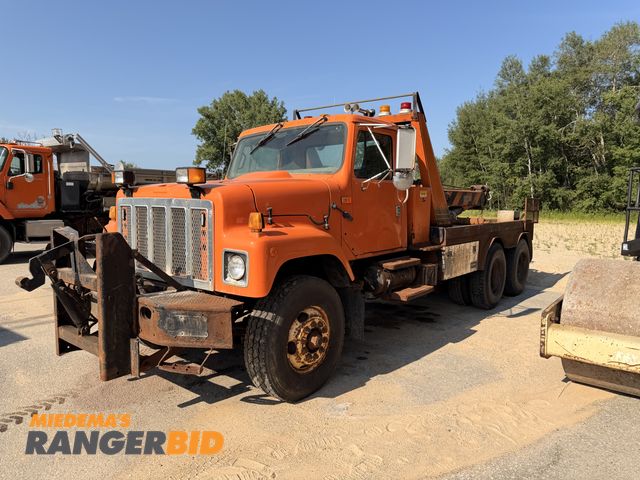 Lot 30-3459 - 2002 International F-2574 6x4 Tow Truck / Wrecker