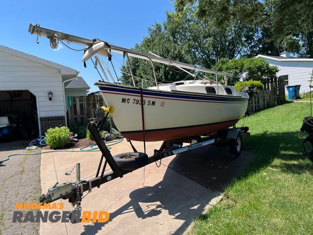 Lot 30-3450 - 1983 Gloucester 20 Sailboat
