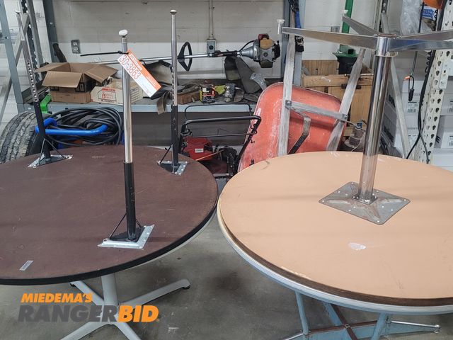 Lot 30-3863 - 4 4' Round tables Wood Like Top / Metal Leg Tables