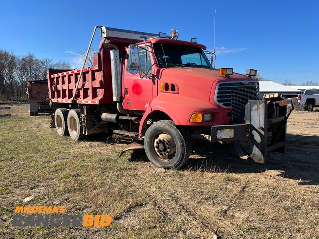 Lot 30-2535 - 2000 Sterling L9500 6x4 with a 10.8L L6 DIESEL  Dump Truck