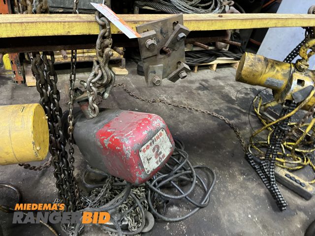 Lot 30-1005 - Coffing 2 ton Hoist