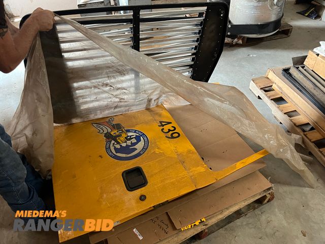 Lot 30-3911 - Ford 8000 Grills and door. 80-90's unsure of what exact year. Seller will load. Municipality owned.