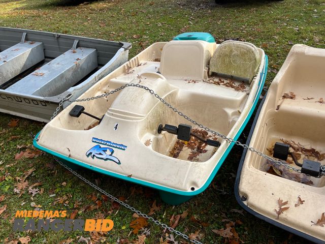 Lot 30-3017 - Paddle Boat