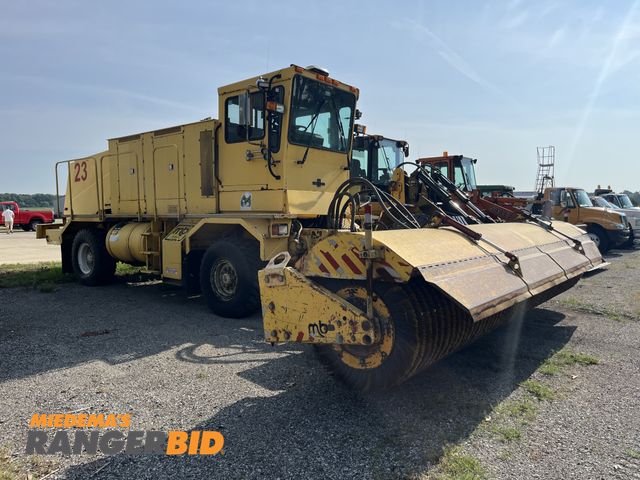 Lot 30-10619 - 1992 Oshkosh HB251 18' Heavy duty sweeper unit Municipality owned, regularly serviced, and well main...