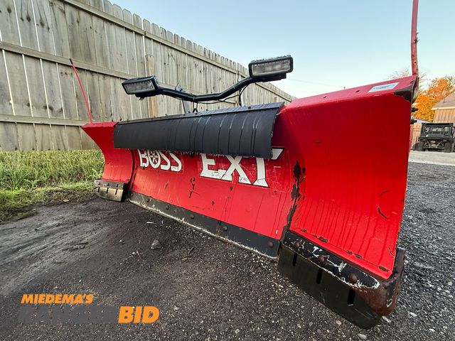 Lot 30-10771 - 1 BOSS EXT 8-10 Snow Plow Snow Plow Blade Works.  Comes with Controller