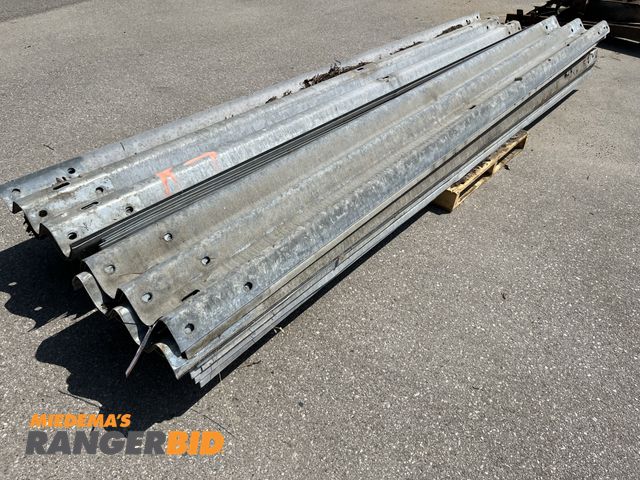 Lot 30-2301 - Pallet  13'6" Tribeam Guardrail