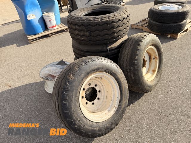 Lot 30-3581 - Pallet of Rims and tires