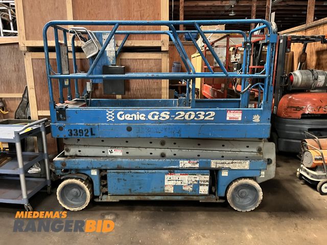 Lot 30-1000 - Genie GS-2032 Scissor Lift