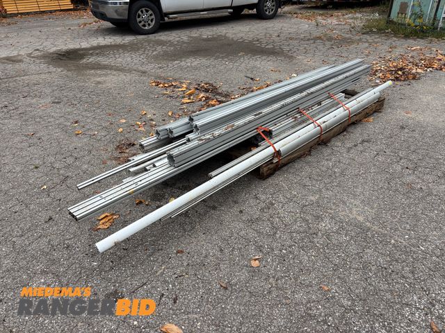 Lot 30-49 - LOT OF Aluminum Extrusion / Strut.  Various lengths and brands.  Combination of 80/20, Rexroth, Flex...