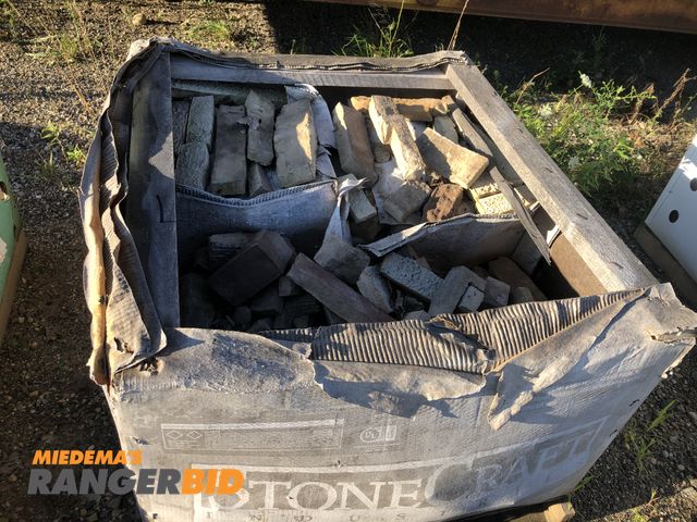Lot 30-28L - 1 pallet, L, Stack stone / brick veneer, pallet approx 42"x42" x 18" high of new stack stone / brick...