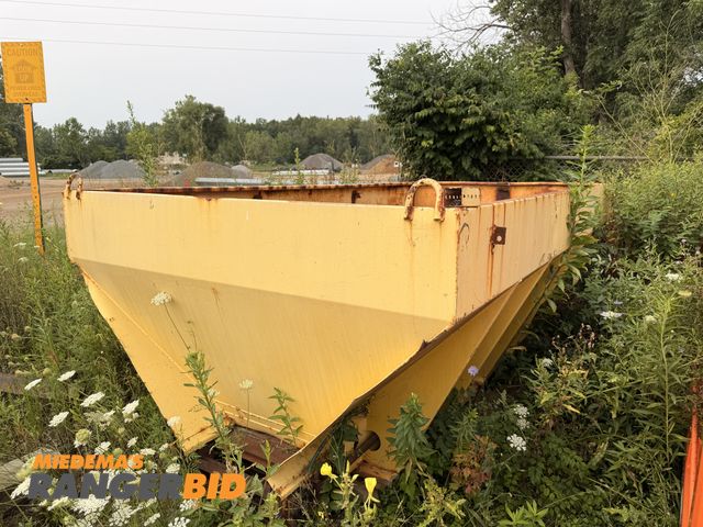 Lot 30-3531 - Salter / Sander V box 14'