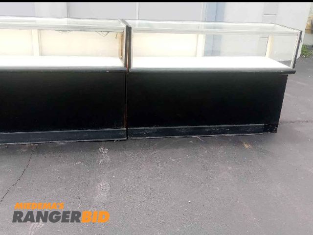 Lot 30-10406 - 1 Showcase display case Retail showcase display 
Have two of these available
Comes with lights 
Slid...