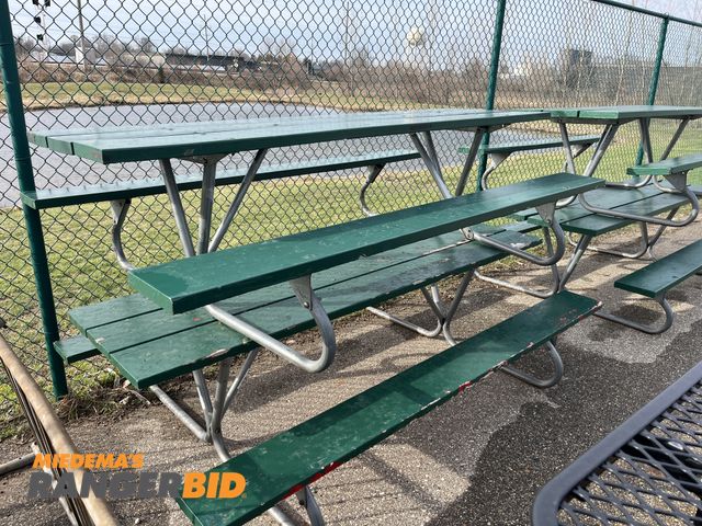Lot 30-4133 - (4) Picnic Tables