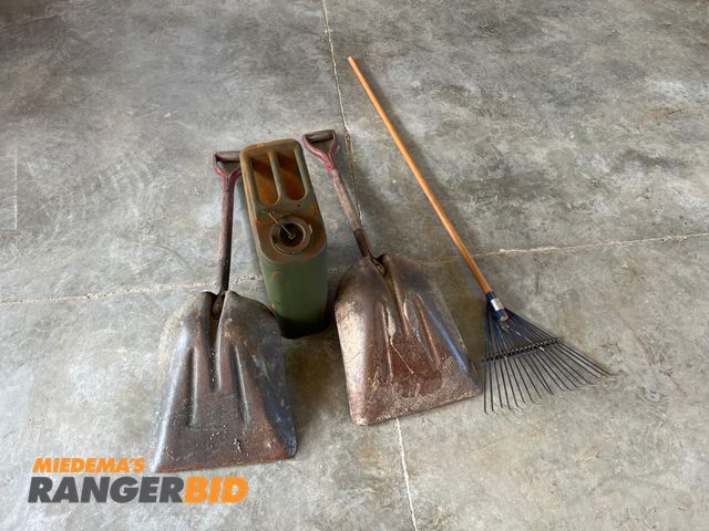 Lot 30-3543 - Shovels, rake, and metal fuel can