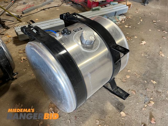 Lot 30-463 - (1) DTNA 60 Gallon aluminum fuel tank with straps.  Came of Western Star Used only once.