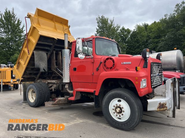 Lot 30-1705 - 1994 Sterling L9000 Dump Truck