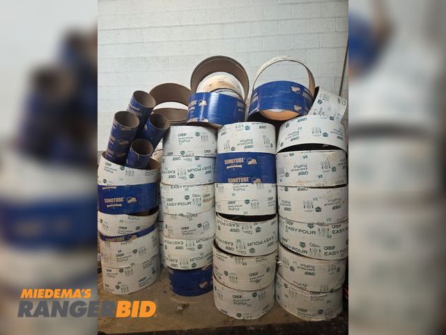 Lot 30-4898 - Lot includes large quantity of Sonotubes, most are 24" some are 8"