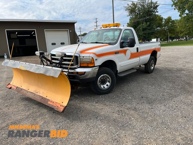 Lot 30-3847 - 2001 Ford F-250 SD with a 5.4L V8 SOHC 16V engine. XL with Plow and 86,782 miles Regular Cab Long Box Plow Truck 4x4