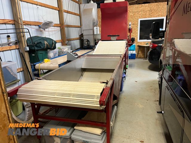 Lot 30-3616 - Berry washing conveyor system. Was used for Blueberries. In working condition. Comes with boxes. Buy...