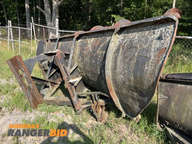 Lot 30-675 - Root 1-Way Front Plow Municipality owned, Seller will load.