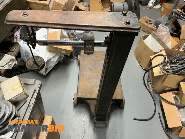 Lot 30-3954 - Vintage Scale with weights