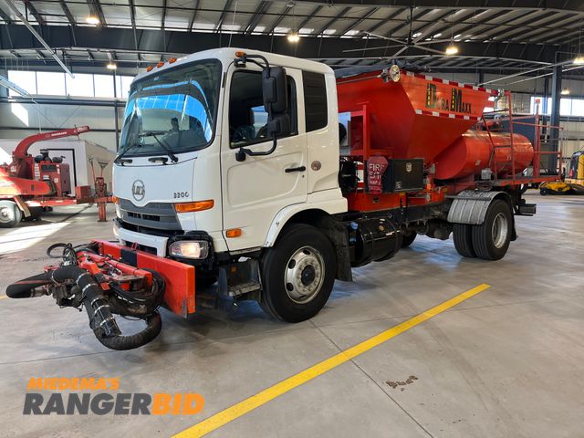 Lot 30-2999 - 2012 Nissan UD3300 Dura Patcher