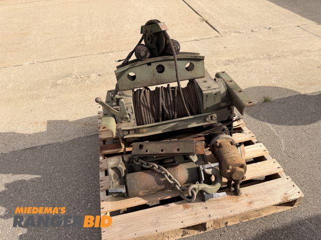 Lot 30-3899 - Super Heavy Duty Winch