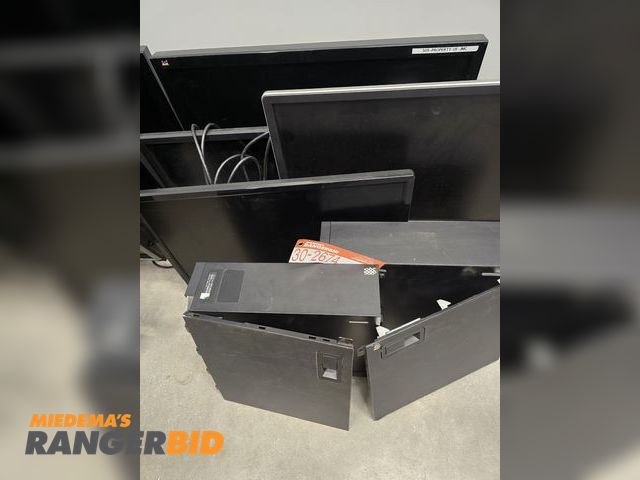 Lot 30-2674 - 2 Computers and 4 Monitors