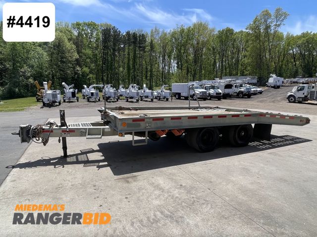 Lot 30-11272 - 2015 Talbert 12TTA T/A Tilt Deck Tagalong Trailer With Air brakes 2015 Talbert 12TTA T/A Tilt Decl T...