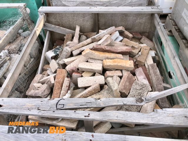 Lot 30-27-G - 1 pallet, G, Stack stone / brick veneer, pallet approx 48"x42" x 18" high of stack stone / brick ven...