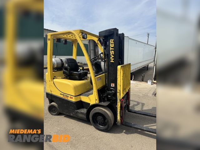 Lot 30-2280 - 2017 Hyster S50 Forklift  2017 Hyster 5000 lb the propane tank. It’s not included see video below