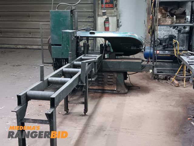 Lot 30-12001 - Wells Horizontal Automatic Bandsaw Auto feed, coolant, stop and clamp,
3 extra blades