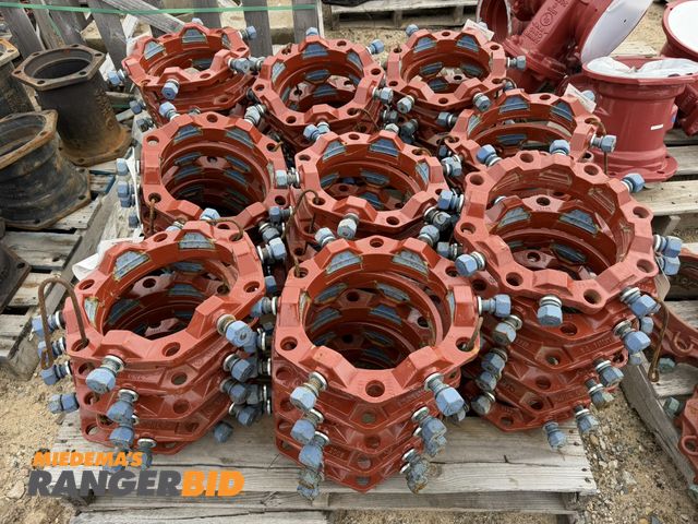 Lot 30-5828 - Lot of approx. (46) 8" EBAA Iron, Series 2000PV, 8" retainer joint restraints for PVC.