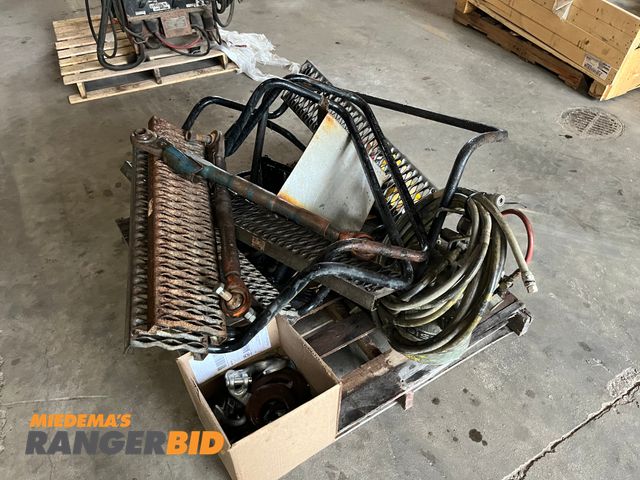 Lot 30-3901 - Lot includes everything on this pallet. Stands that fit on wheels, Center Links, Hooks, and more.
•	Municipality owned
•	Seller will load