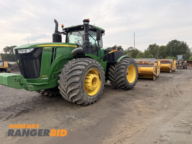 Lot 30-3287 - 2020 John Deere 9570R Scraper Tractor with (2) Scraper Pans