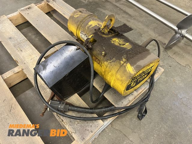 Lot 30-4613 - Budgit 1/4 Ton Hoist